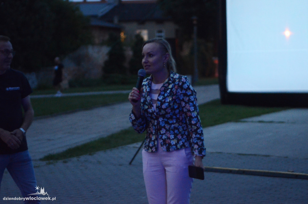 Kino pod chmurką przy Teatrze