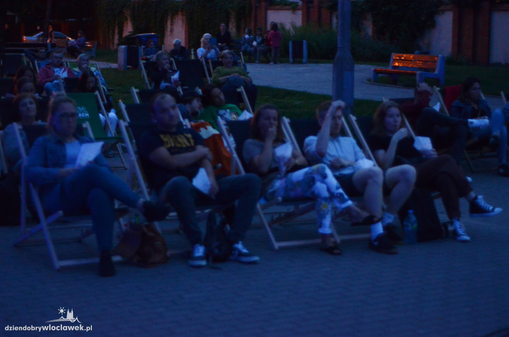 Kino pod chmurką przy Teatrze