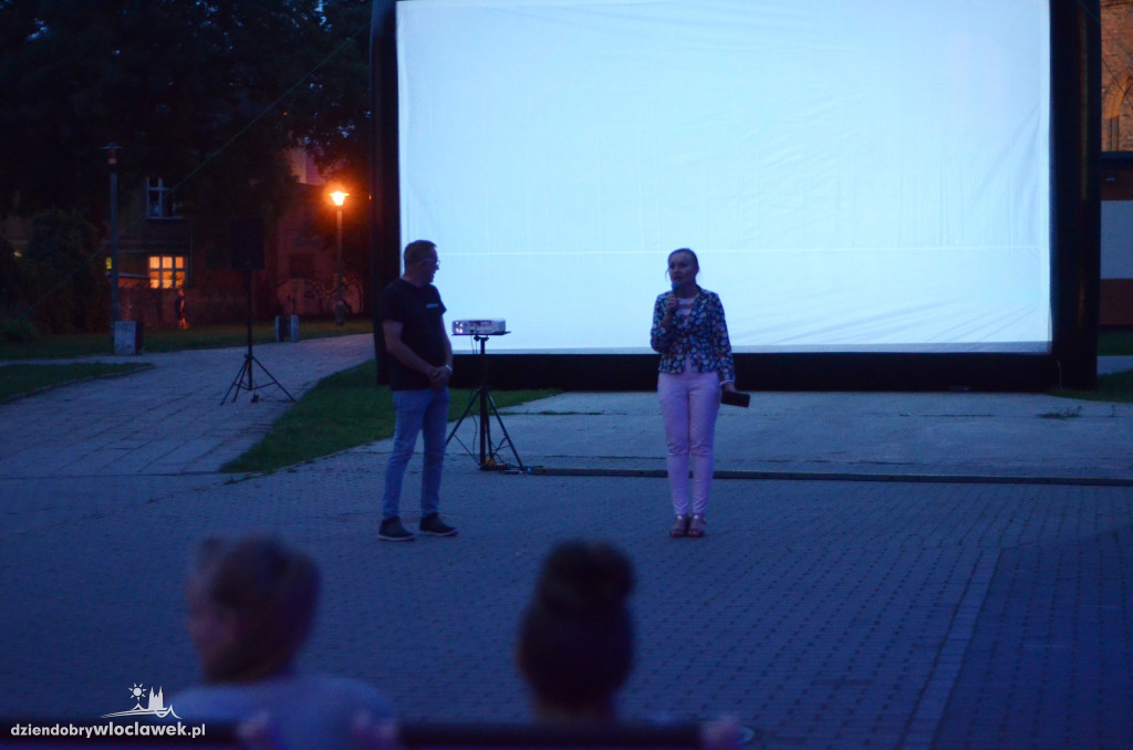 Kino pod chmurką przy Teatrze