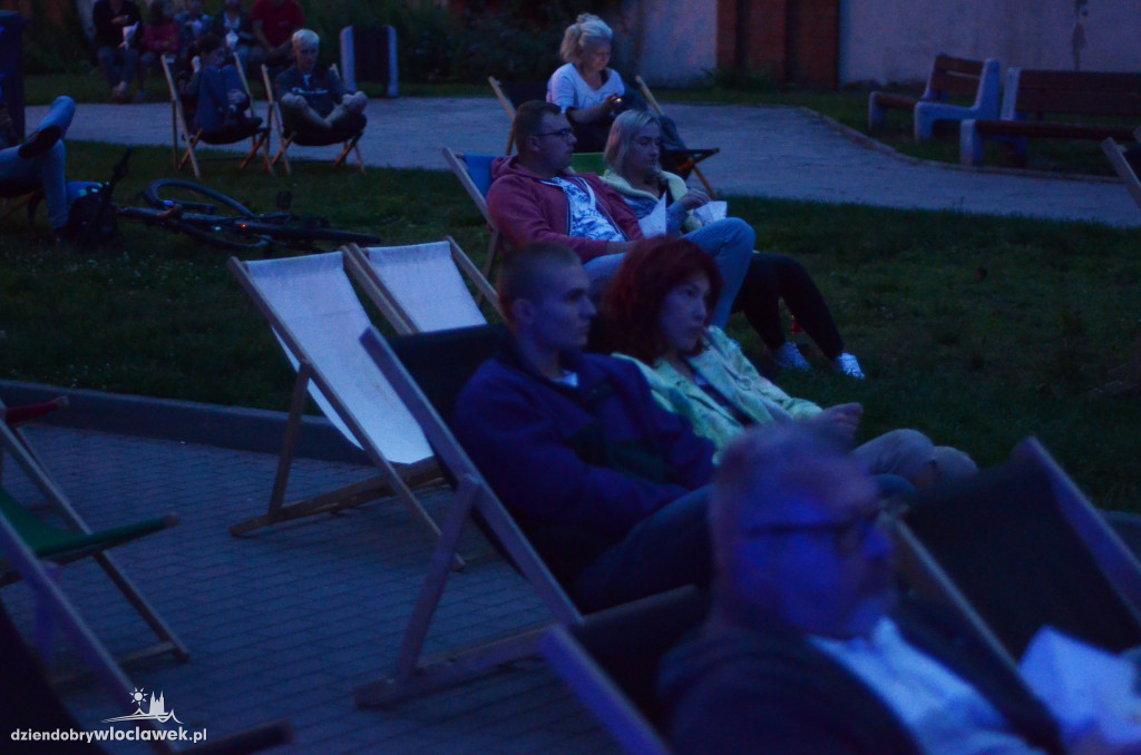 Kino pod chmurką przy Teatrze