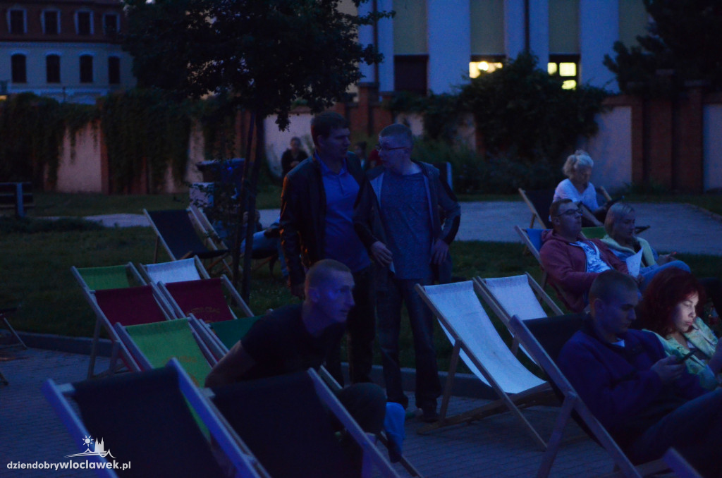 Kino pod chmurką przy Teatrze