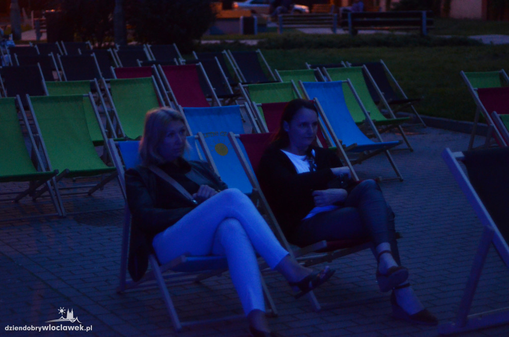 Kino pod chmurką przy Teatrze