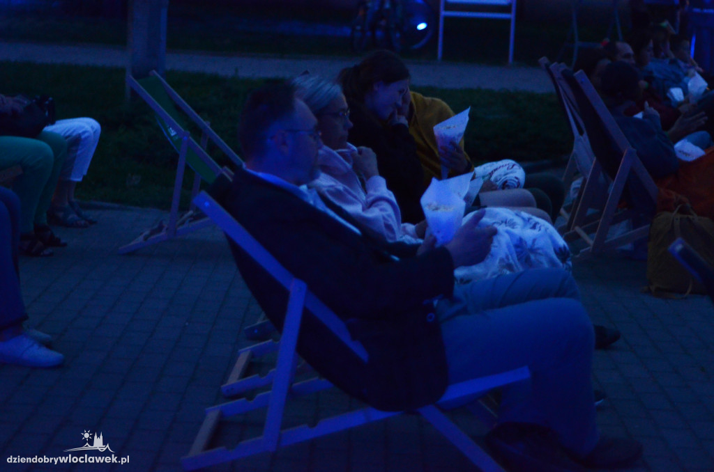 Kino pod chmurką przy Teatrze