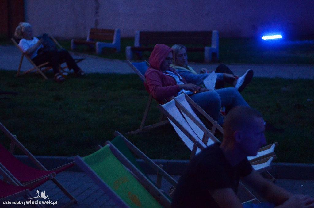 Kino pod chmurką przy Teatrze