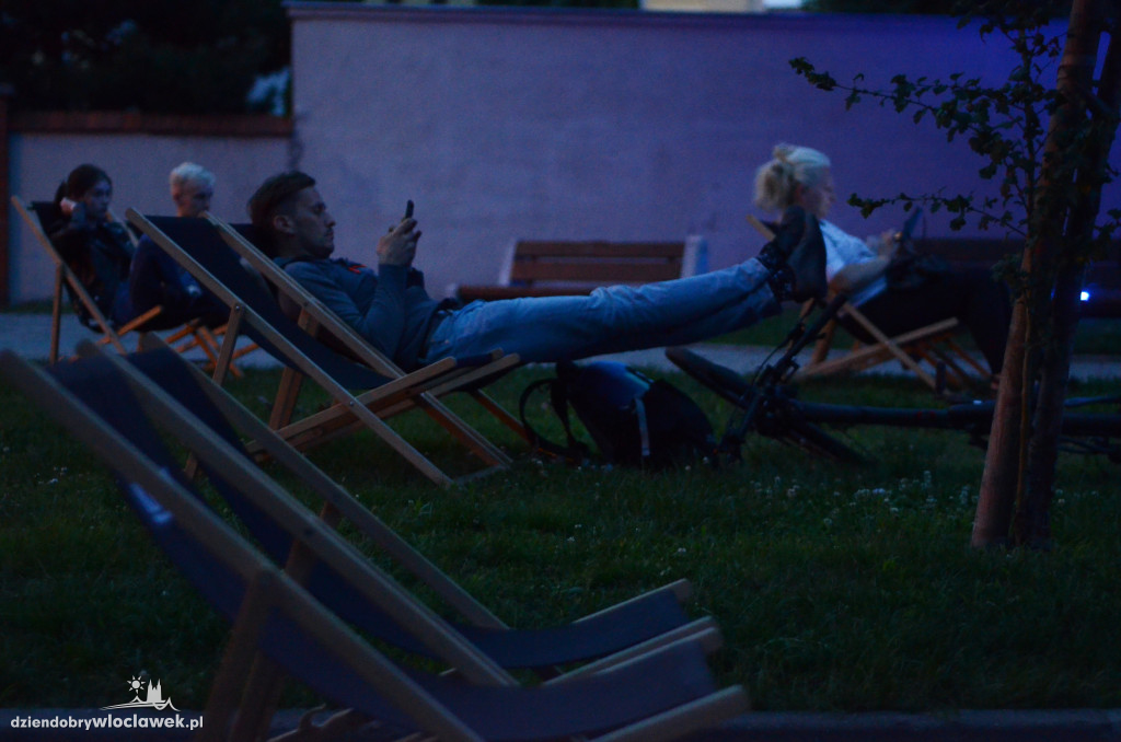 Kino pod chmurką przy Teatrze