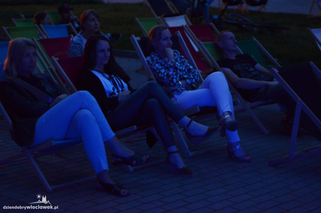 Kino pod chmurką przy Teatrze