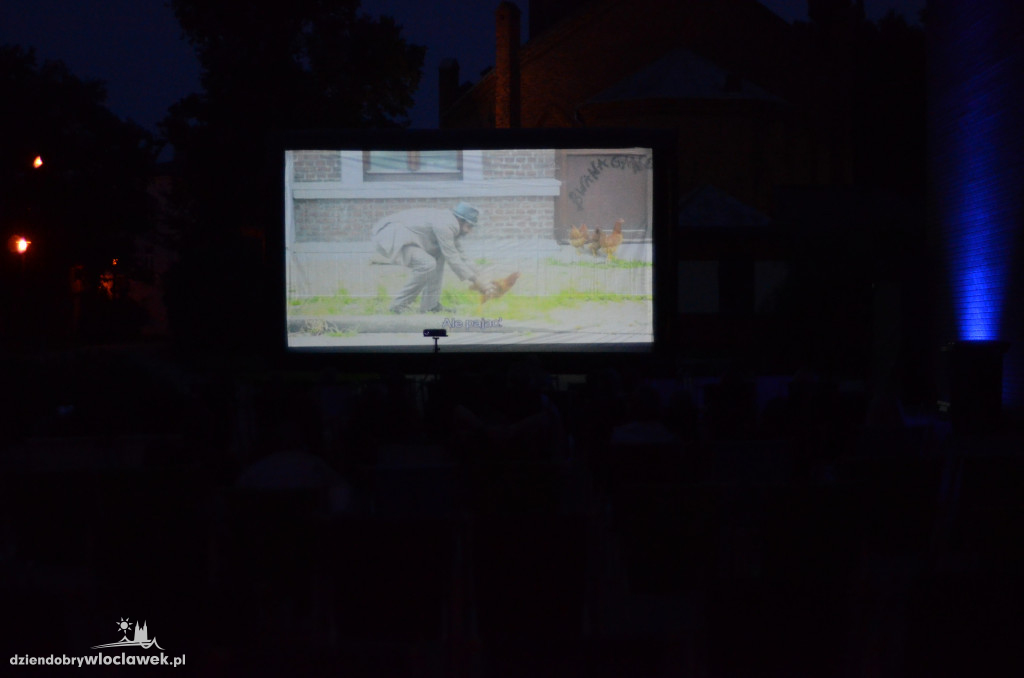 Kino pod chmurką przy Teatrze