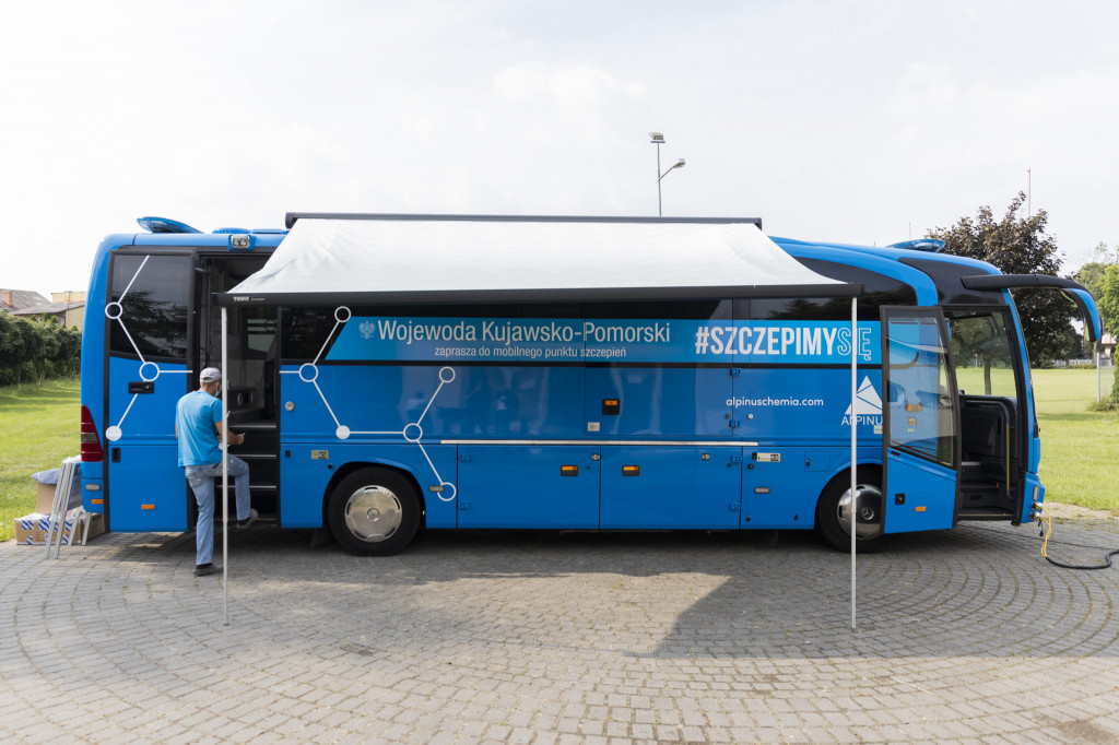 Szczepionkobus ruszył w trasę
