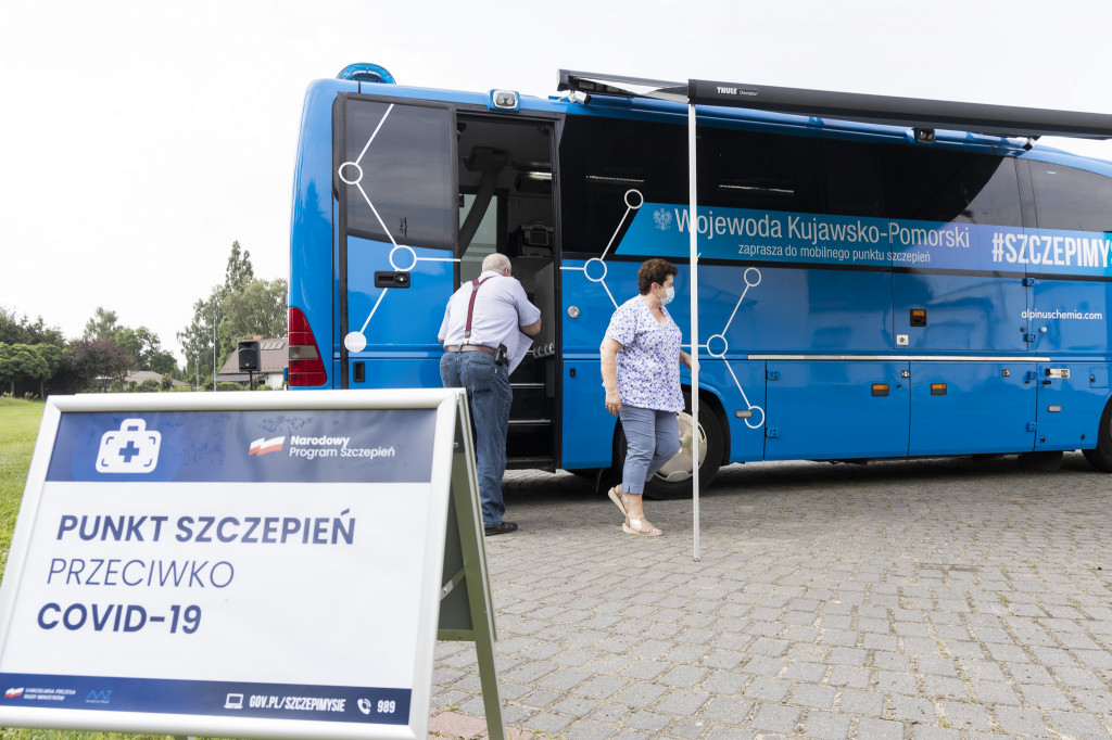 Szczepionkobus ruszył w trasę