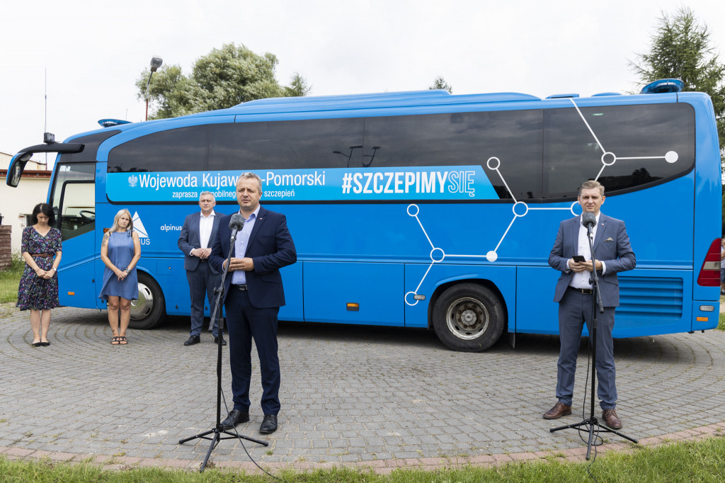 Szczepionkobus ruszył w trasę