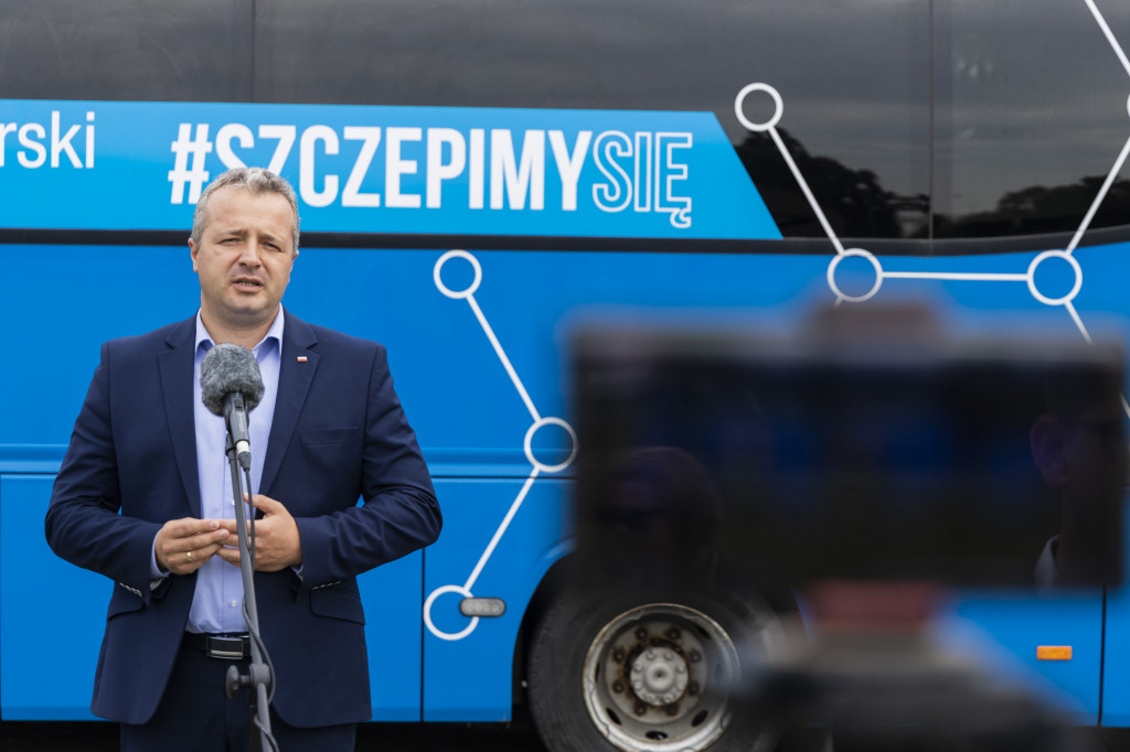 Szczepionkobus ruszył w trasę