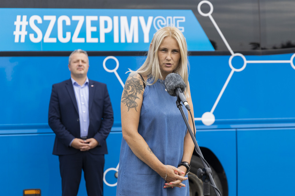 Szczepionkobus ruszył w trasę