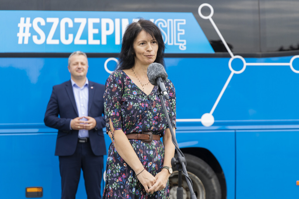 Szczepionkobus ruszył w trasę