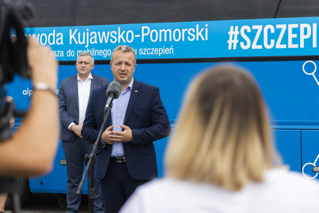 Szczepionkobus ruszył w trasę