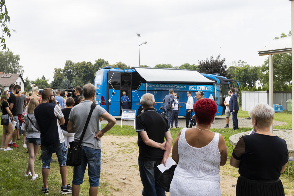 Szczepionkobus ruszył w trasę