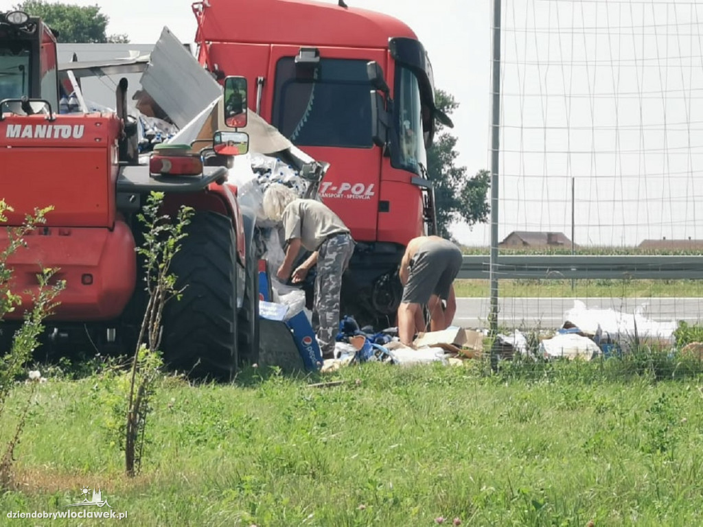 Ciężarówka z pepsi wpadła do rowu!