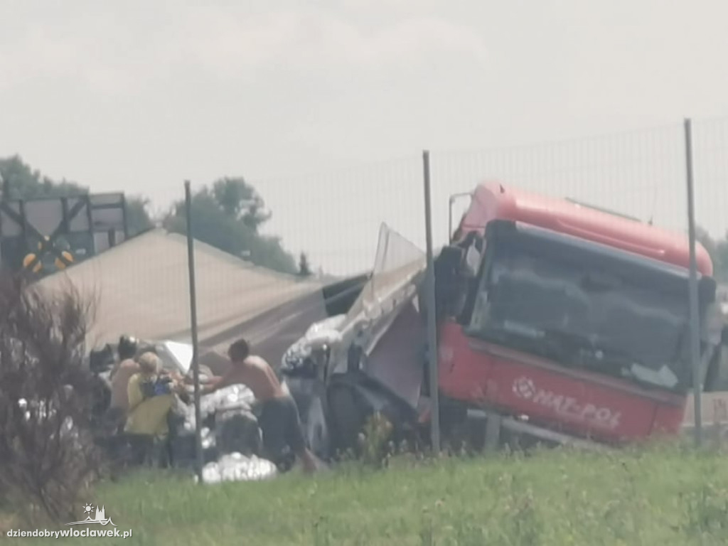 Ciężarówka z pepsi wpadła do rowu!