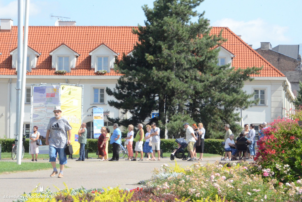 Spis powszechny na placu Wolności