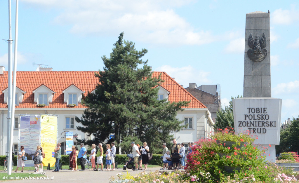 Spis powszechny na placu Wolności