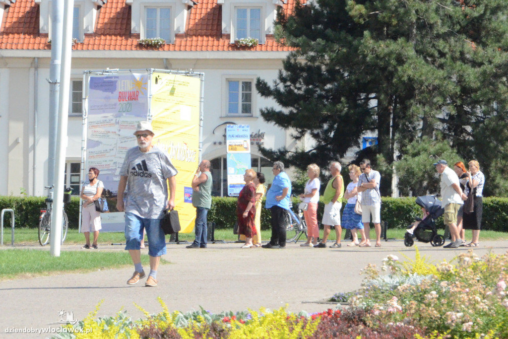 Spis powszechny na placu Wolności