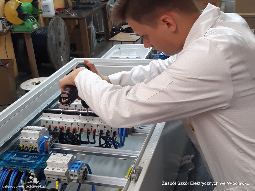 Pracowite wakacje uczniów włocławskiego Elektryka