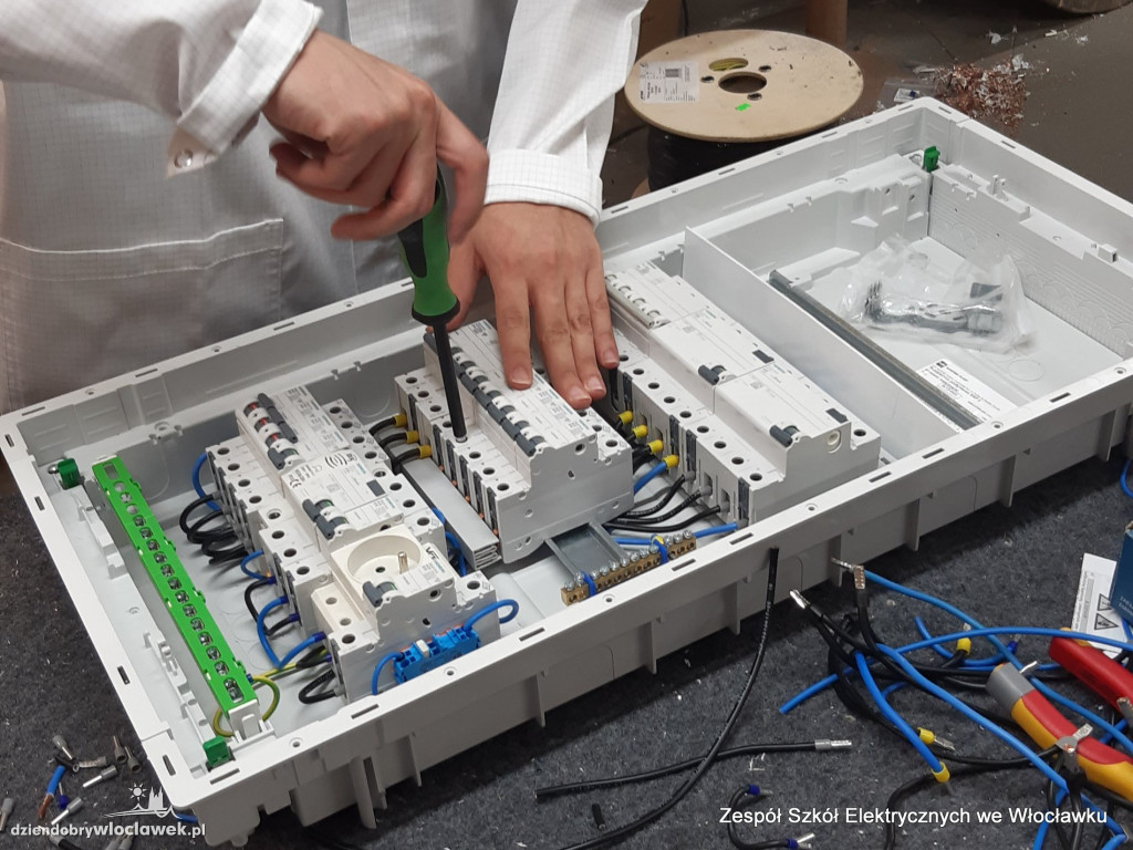Pracowite wakacje uczniów włocławskiego Elektryka