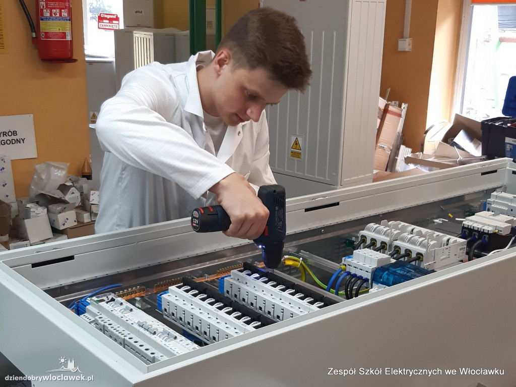 Pracowite wakacje uczniów włocławskiego Elektryka