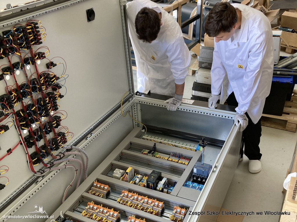 Pracowite wakacje uczniów włocławskiego Elektryka