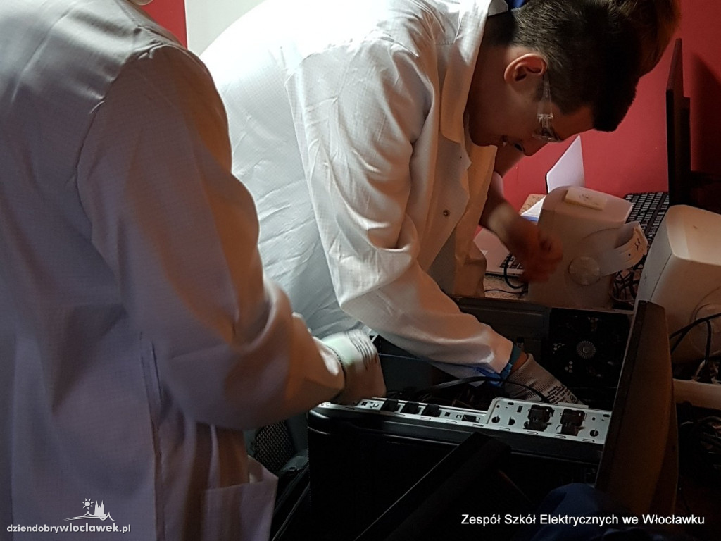 Pracowite wakacje uczniów włocławskiego Elektryka