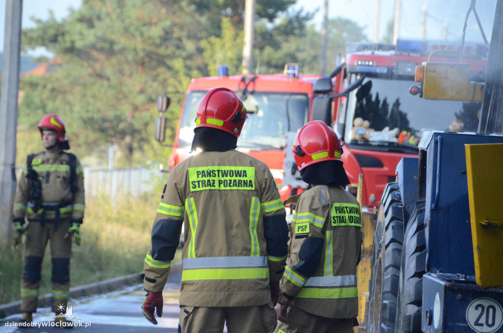 Na Wiejskiej płonęła ładowarka