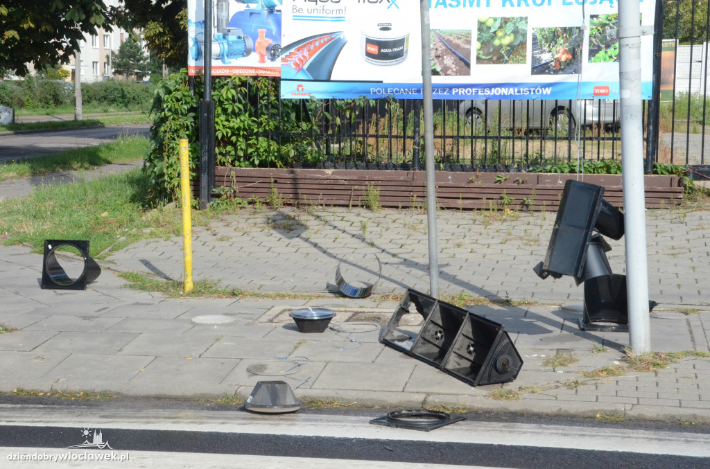 Sygnalizacja runęła na drogę