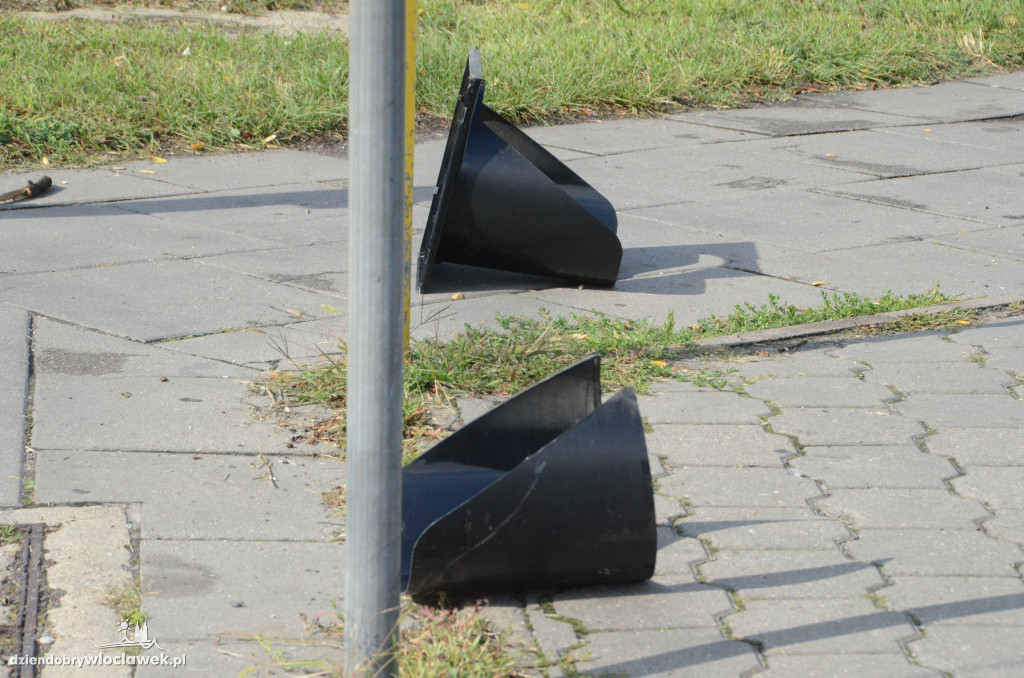 Sygnalizacja runęła na drogę