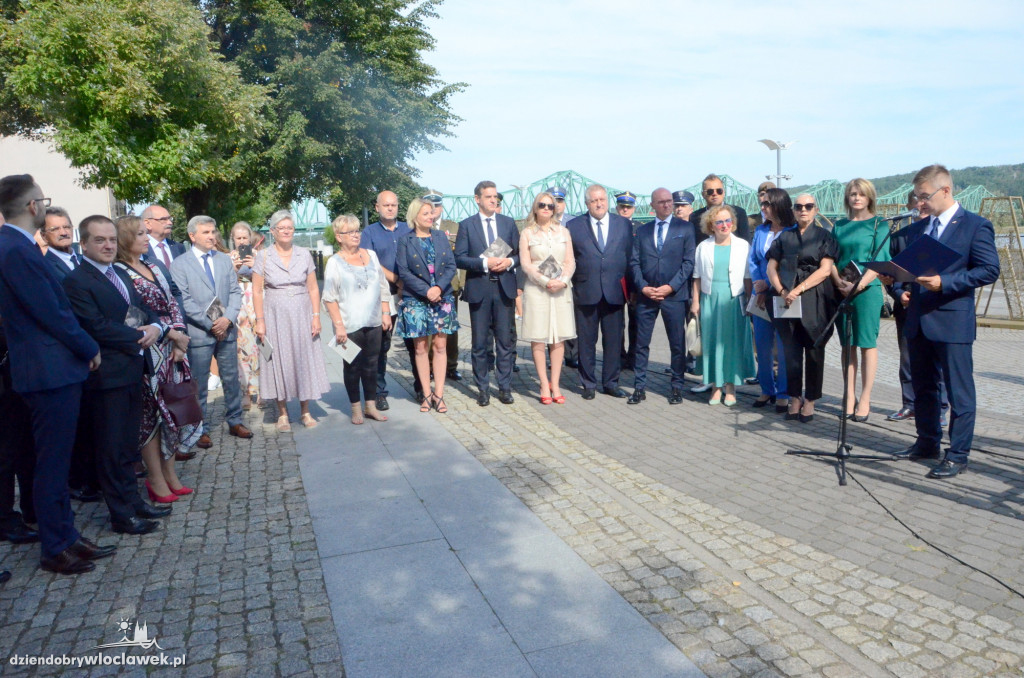 Odsłonięcie Alei Zasłużonych dla Włocławka
