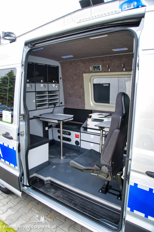 Nowy specjalistyczny radiowóz dla policji
