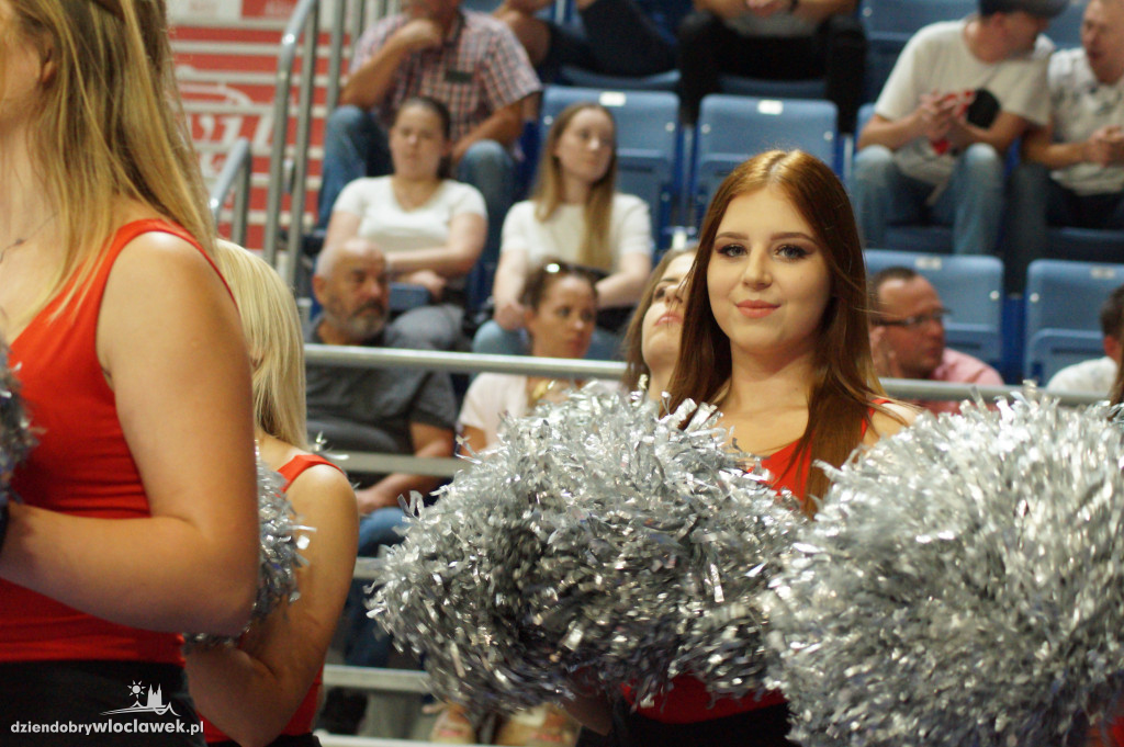 Cheerleaderki na meczu Anwil vs Asseco