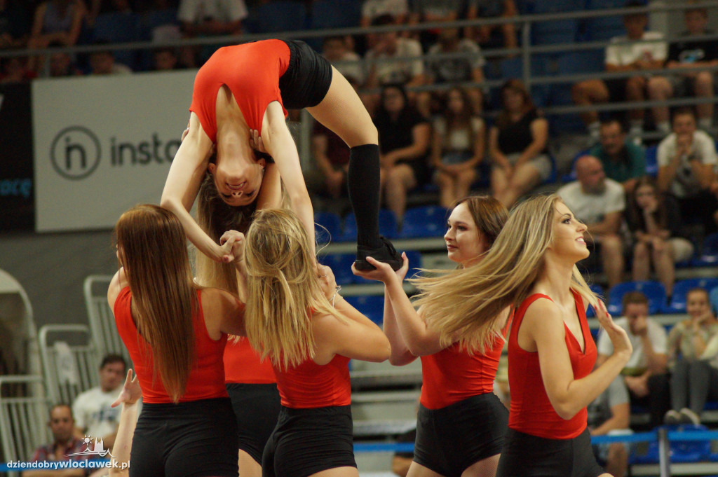 Cheerleaderki na meczu Anwil vs Asseco