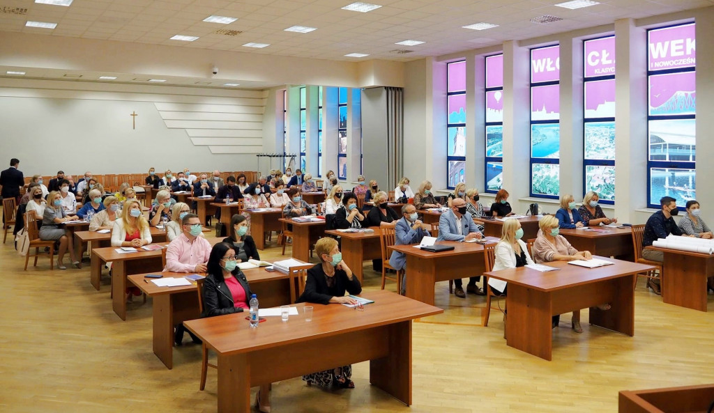 Spotkanie dyrektorów szkół w ratuszu