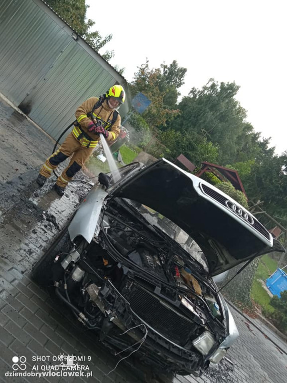 Osobowe audi kompletnie spłonęło
