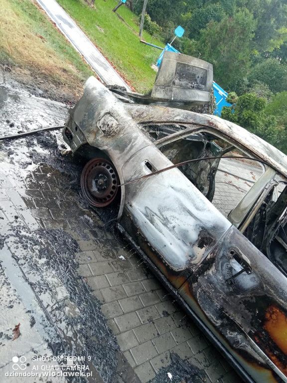 Osobowe audi kompletnie spłonęło