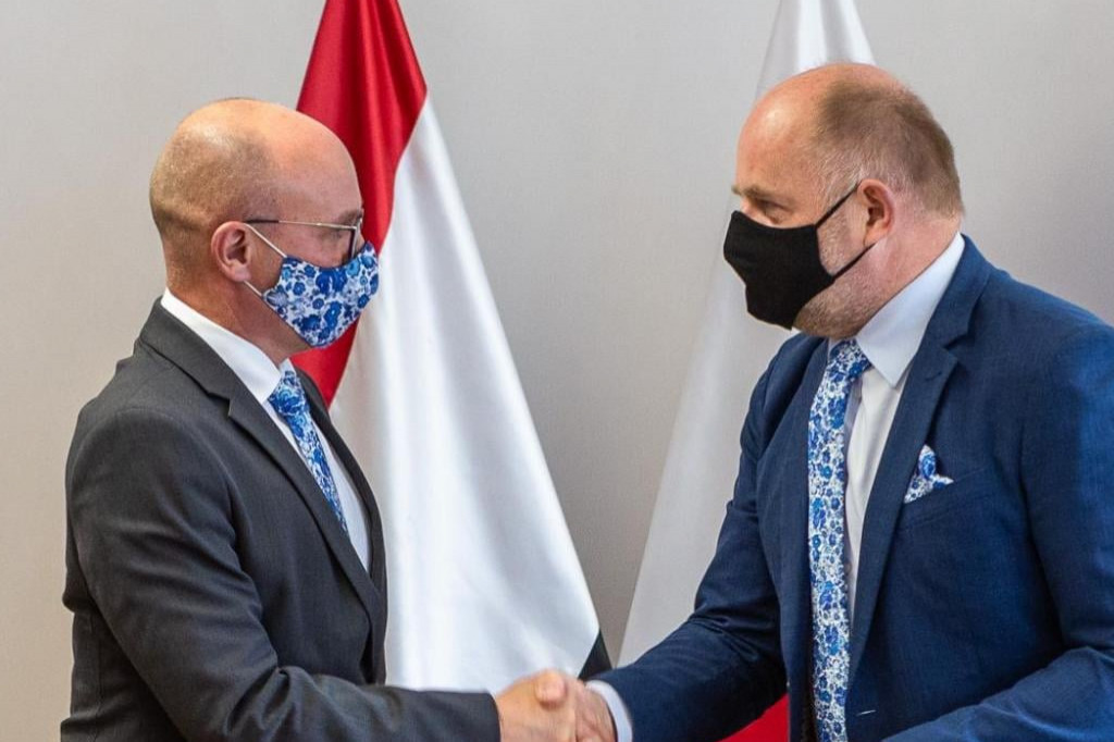 Umowa na Centrum Fajansu podpisana