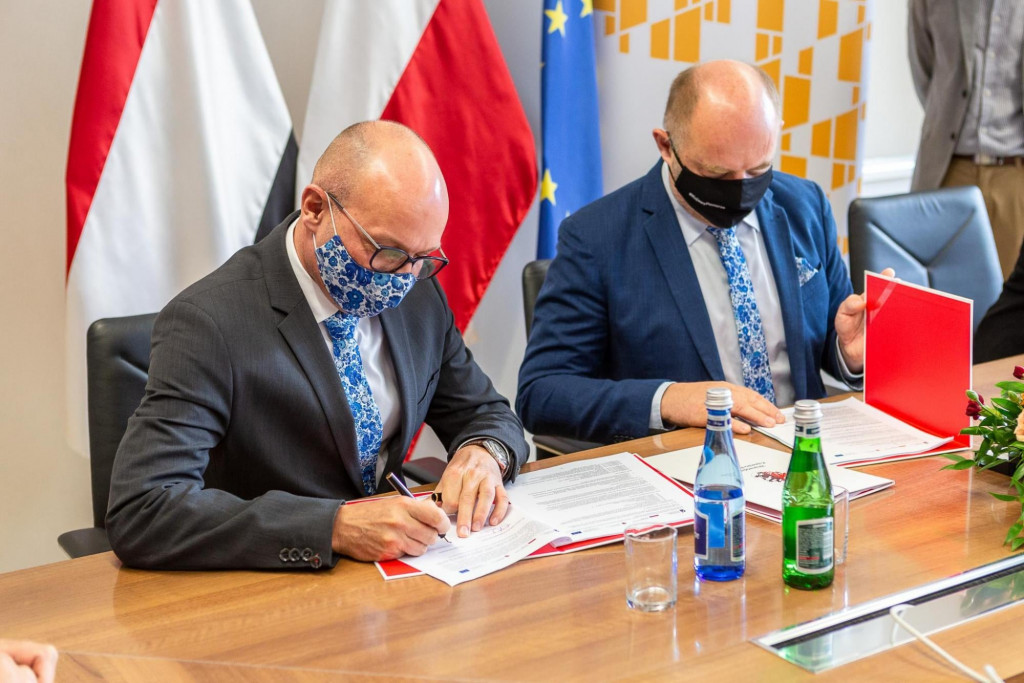 Umowa na Centrum Fajansu podpisana