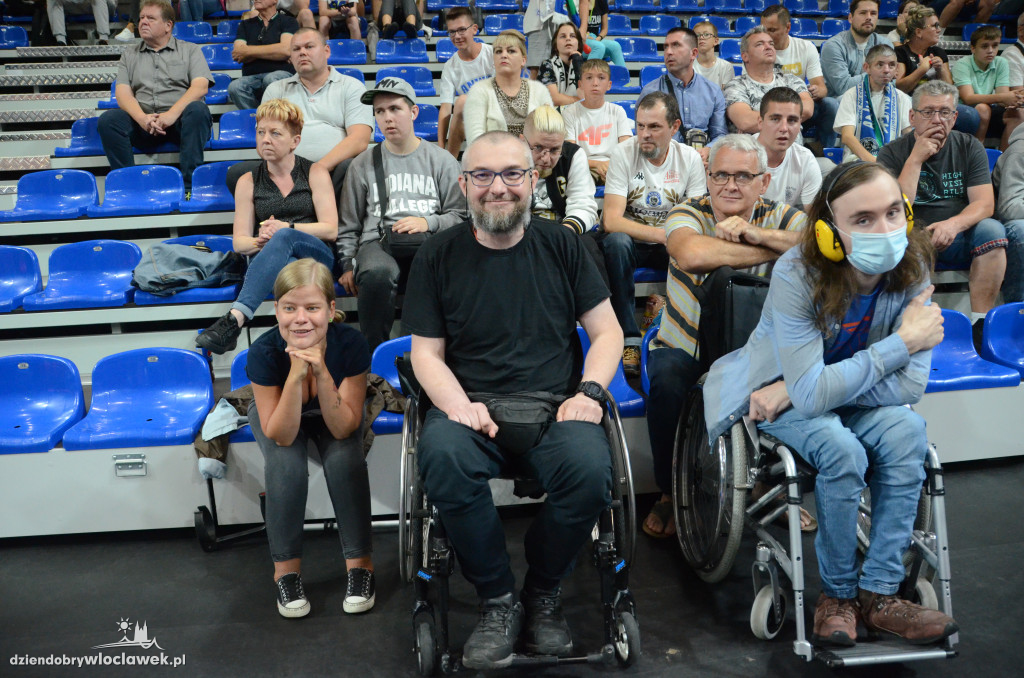 Kibice na Anwil Basketball Cup