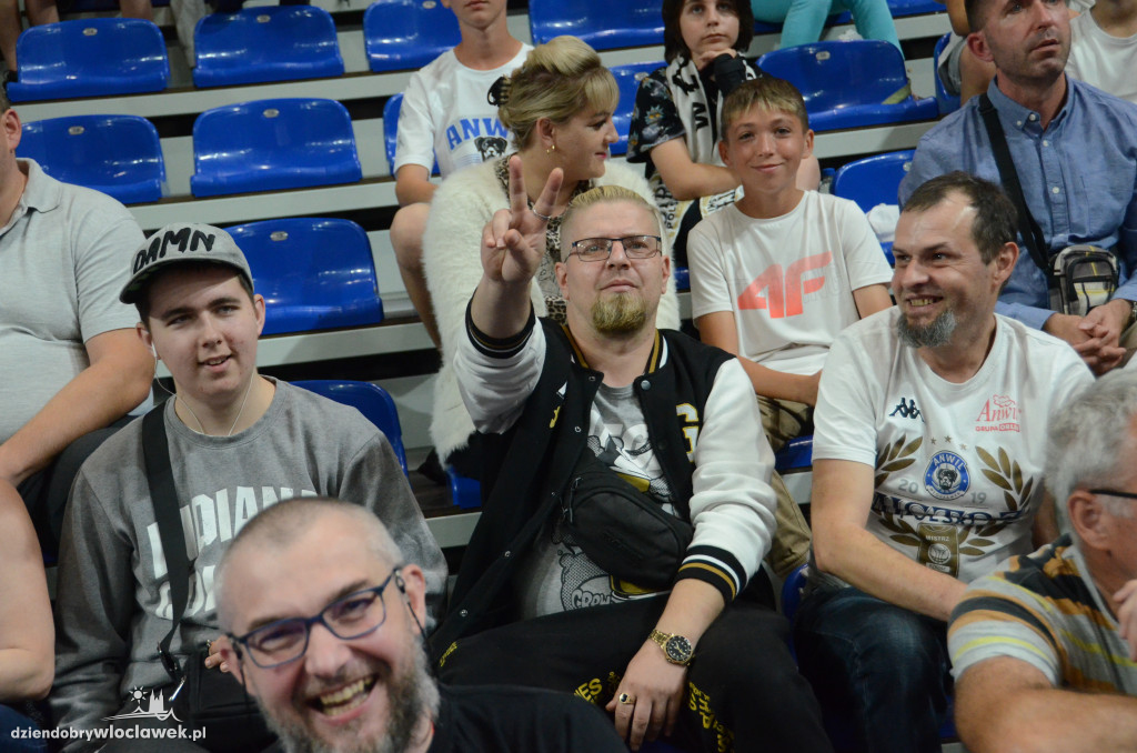 Kibice na Anwil Basketball Cup