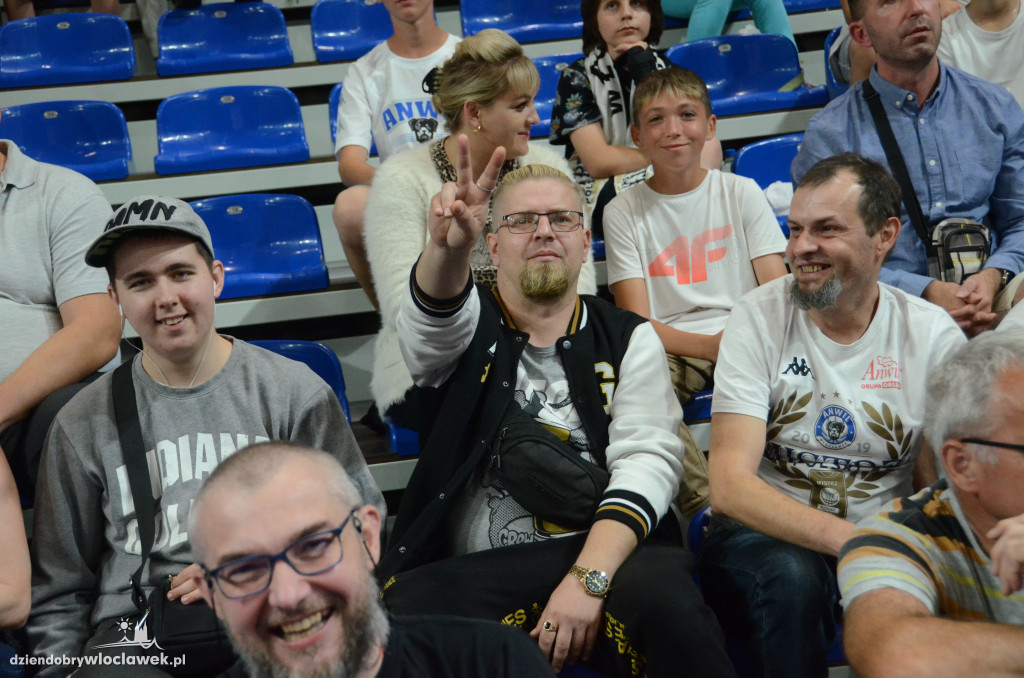 Kibice na Anwil Basketball Cup