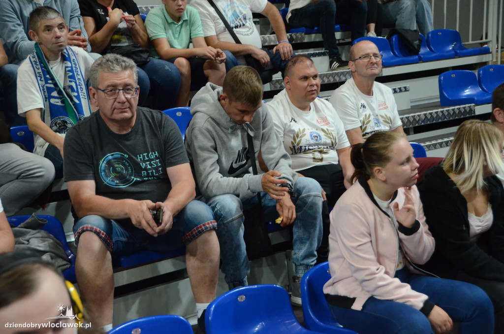 Kibice na Anwil Basketball Cup