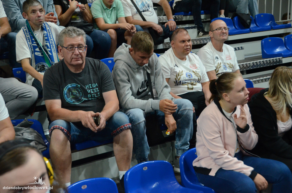 Kibice na Anwil Basketball Cup