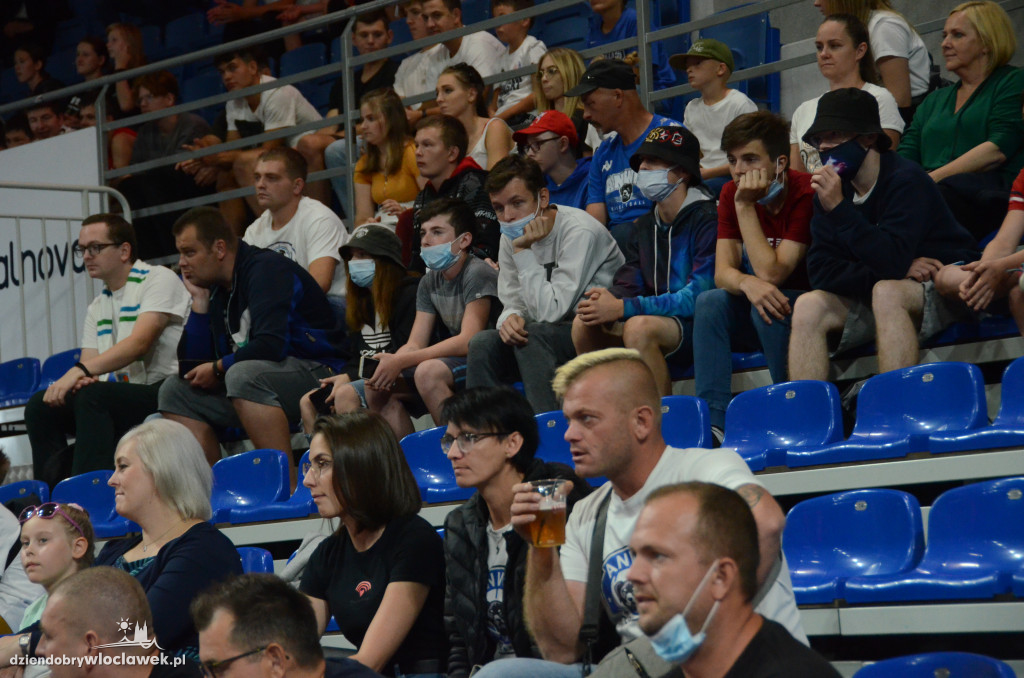 Kibice na Anwil Basketball Cup
