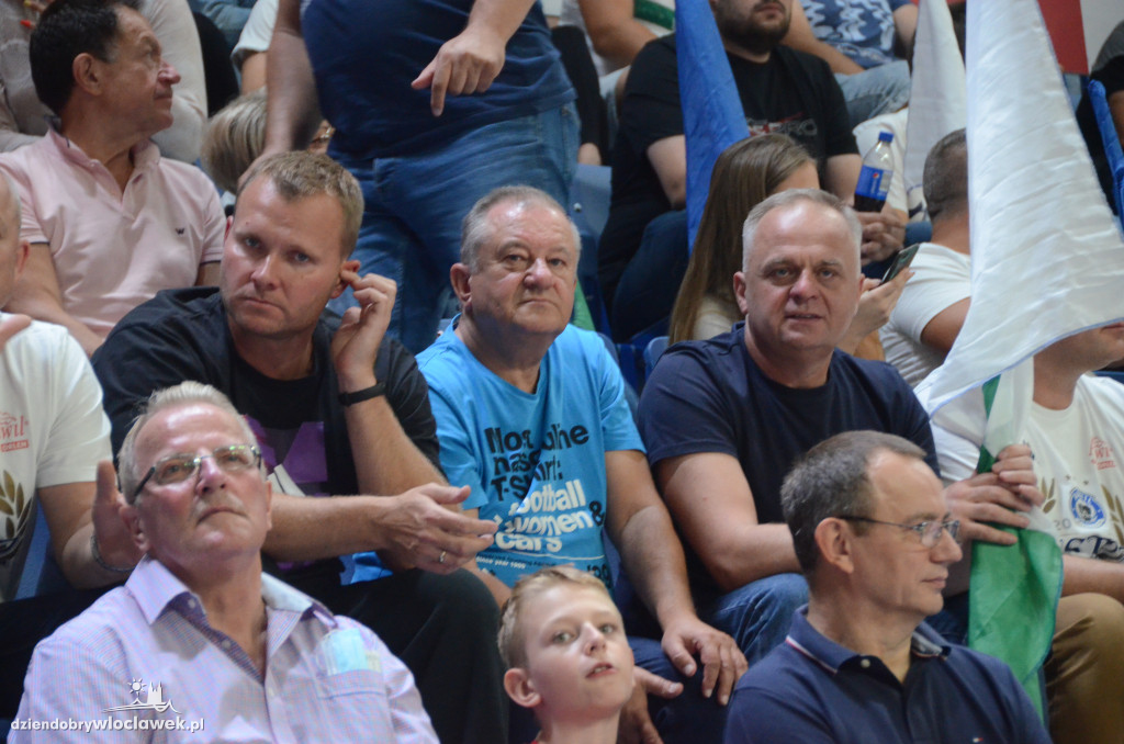 Kibice na Anwil Basketball Cup