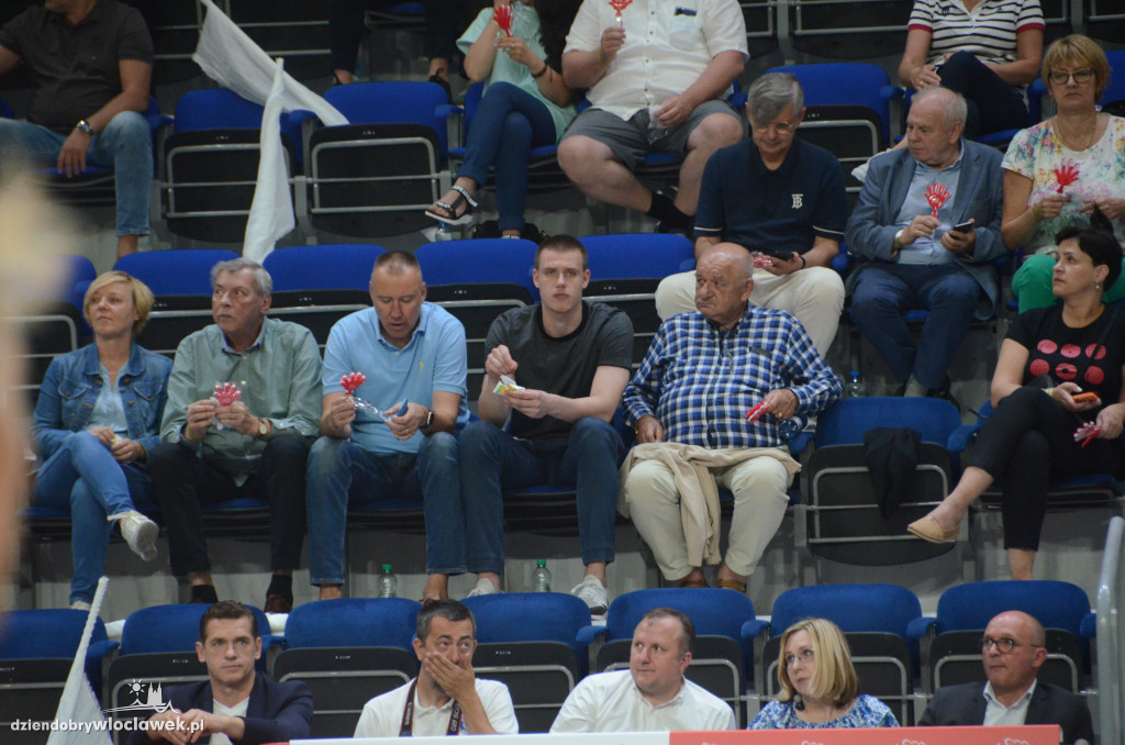 Kibice na Anwil Basketball Cup