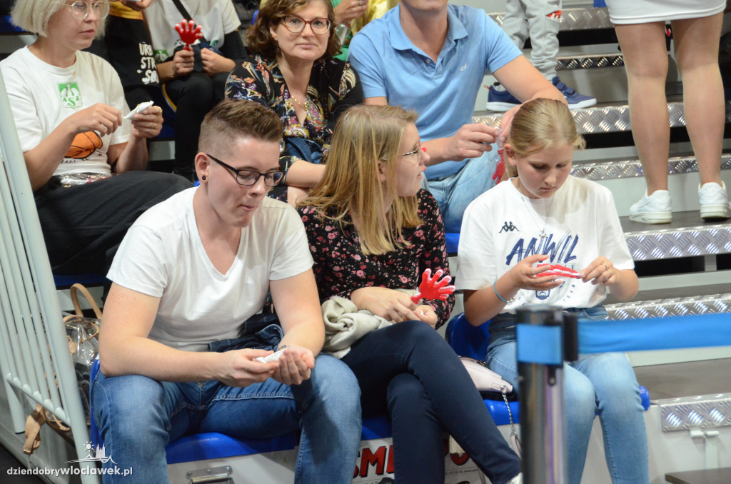 Kibice na Anwil Basketball Cup